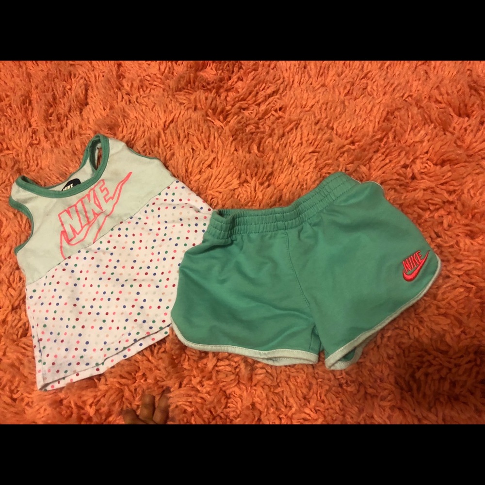 Nike tank set
